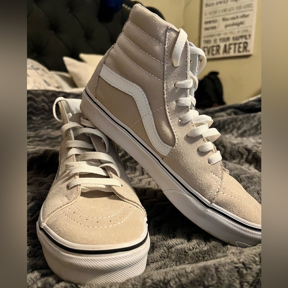 Women’s size 8 high top Vans